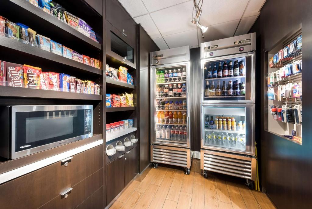Kuchyň nebo kuchyňský kout v ubytování Sonesta Select Tempe Downtown