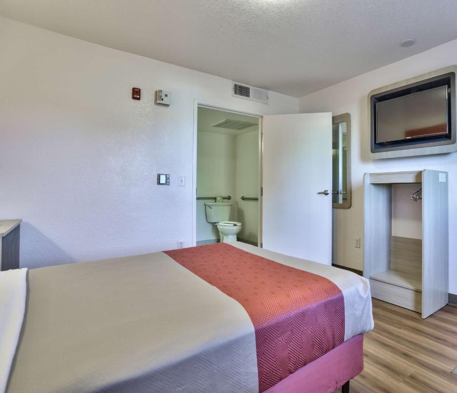 Postel nebo postele na pokoji v ubytování Motel 6-Flagstaff, AZ - Butler