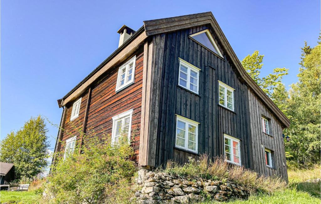 a black house with a gambrel roof at Lovely Home In yer With House A Mountain View in Øyer