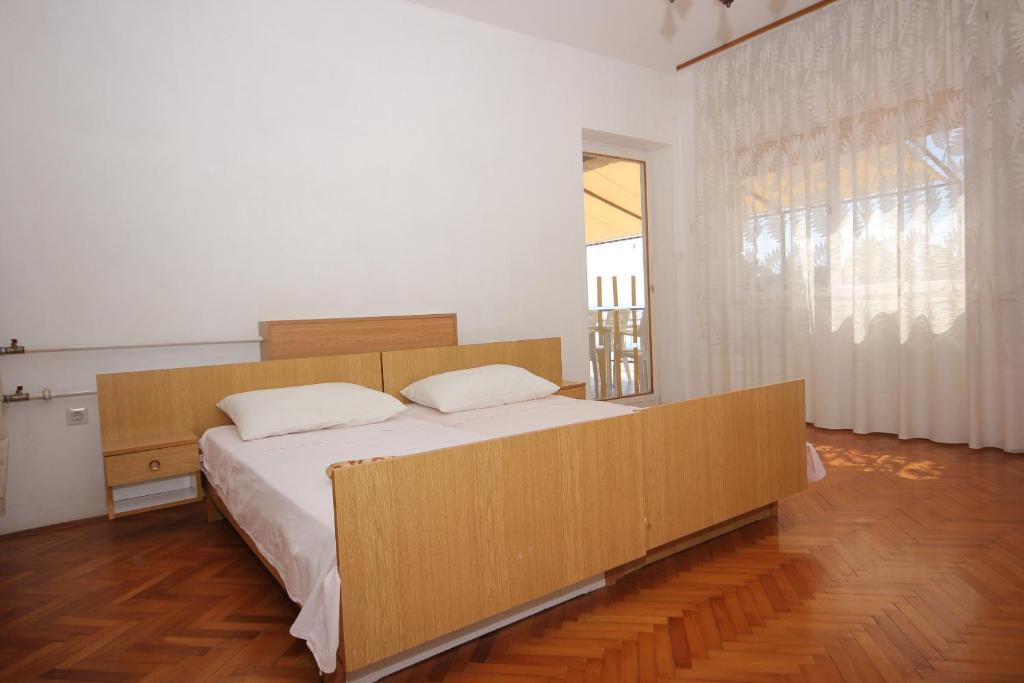 Postel nebo postele na pokoji v ubytování Apartments by the sea Zaglav, Dugi otok - 8146