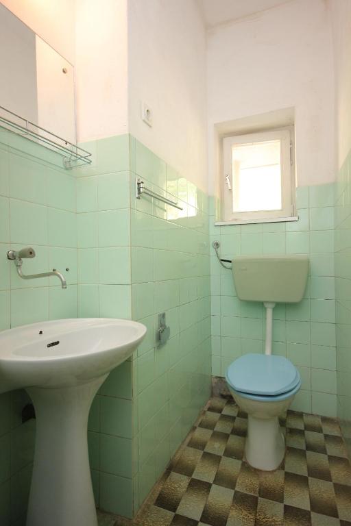 Koupelna v ubytování Apartments by the sea Zaglav, Dugi otok - 8146