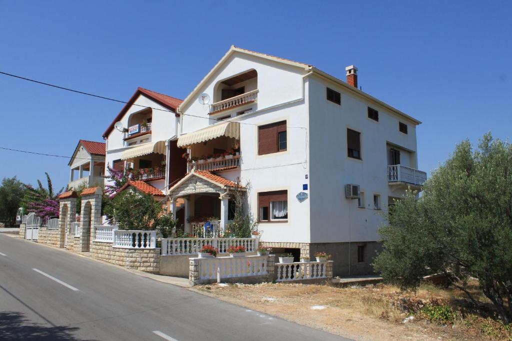 Budova, v ktorej sa apartmán nachádza