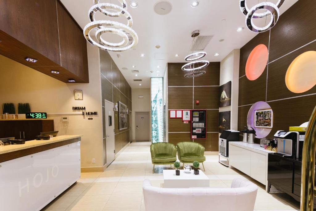 a lobby of a store with green chairs at Hotel Richland LES in New York