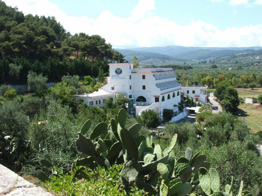 a building on a hill with a cactus at Hotel Piccolo Paradiso in Peschici