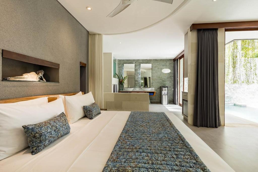 Postel nebo postele na pokoji v ubytování Rama Gaia Villa Ubud
