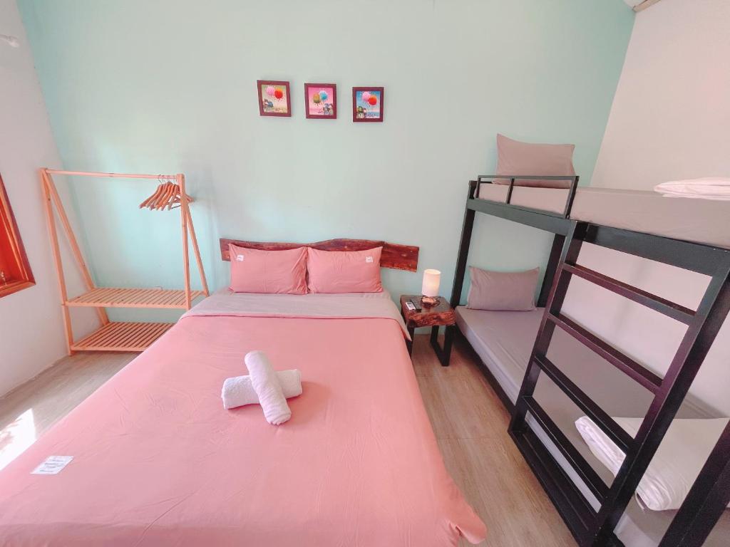 Giường trong phòng chung tại LANGCHIA HOME