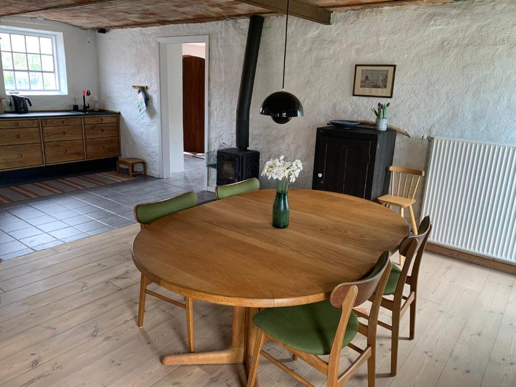 Kuchyň nebo kuchyňský kout v ubytování Sdr Grønkær Feriehus - holiday house
