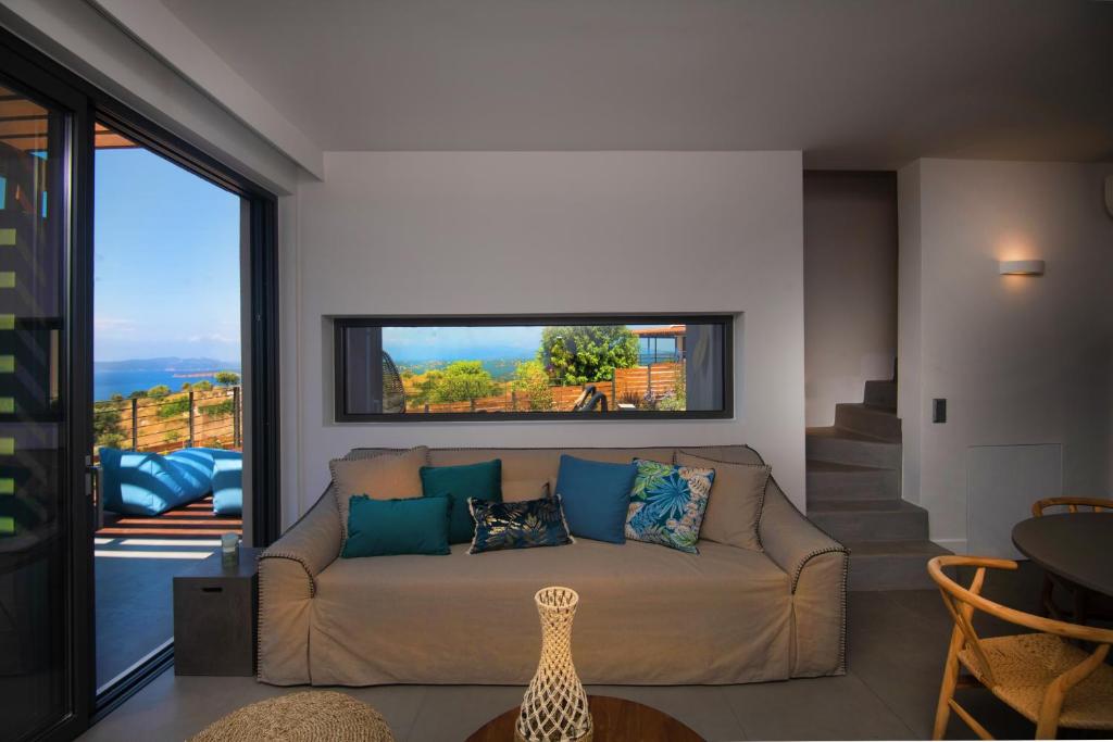 Posezení v ubytování Dimeli - Sea View Villas in Foinikounta