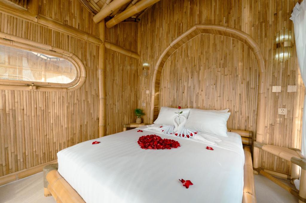 Postel nebo postele na pokoji v ubytování Skyspace Villas Bali