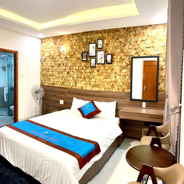 Postel nebo postele na pokoji v ubytování DALAT STREAM HOTEL-Khách sạn đẹp Đà Lạt