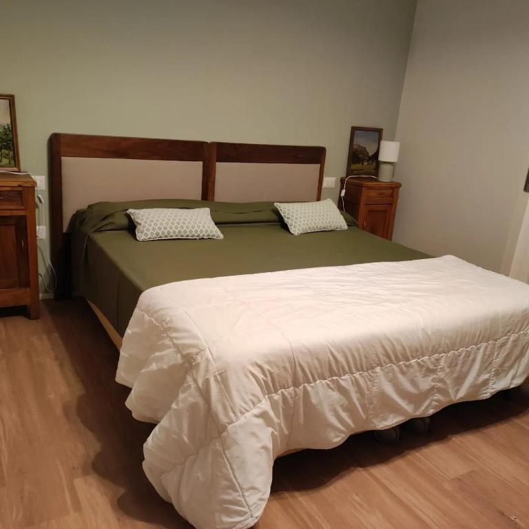 Łóżko lub łóżka w pokoju w obiekcie Casa Botta. Ampio appartamento luminoso e confortevole