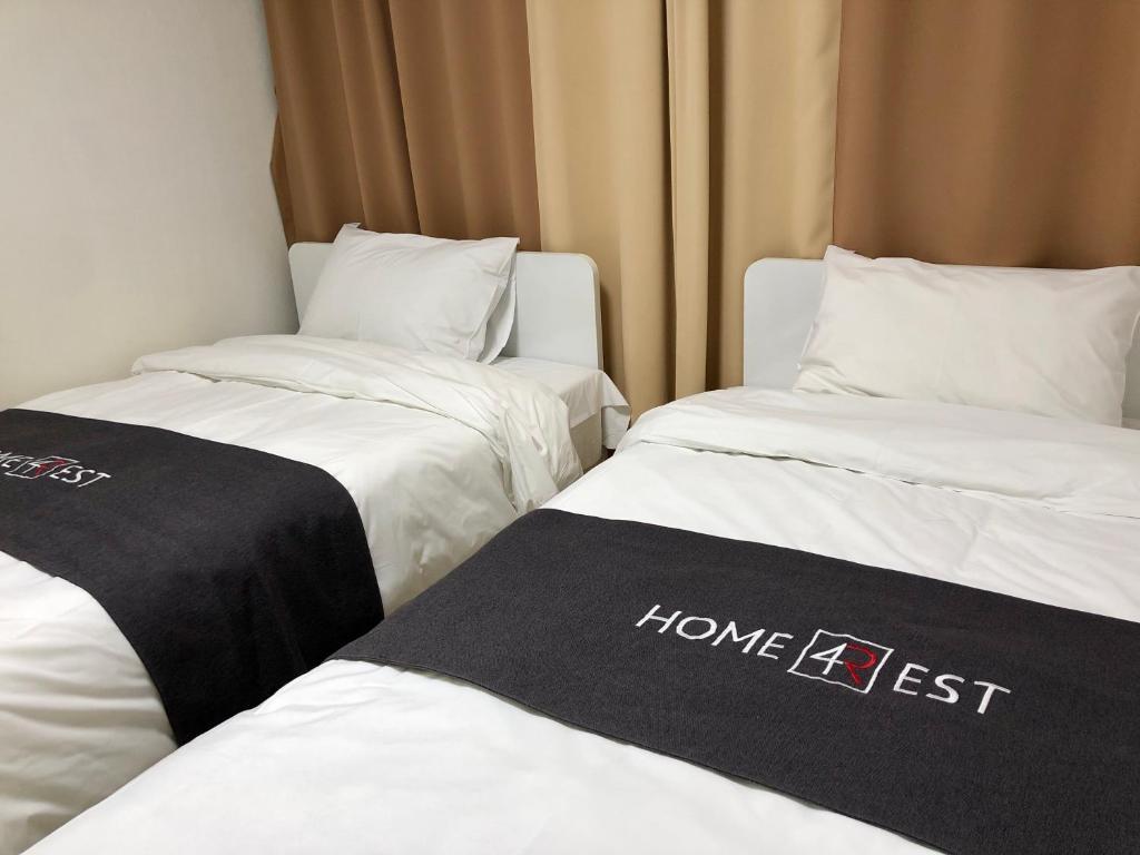 Postel nebo postele na pokoji v ubytování JS Residence Hotel Okpo