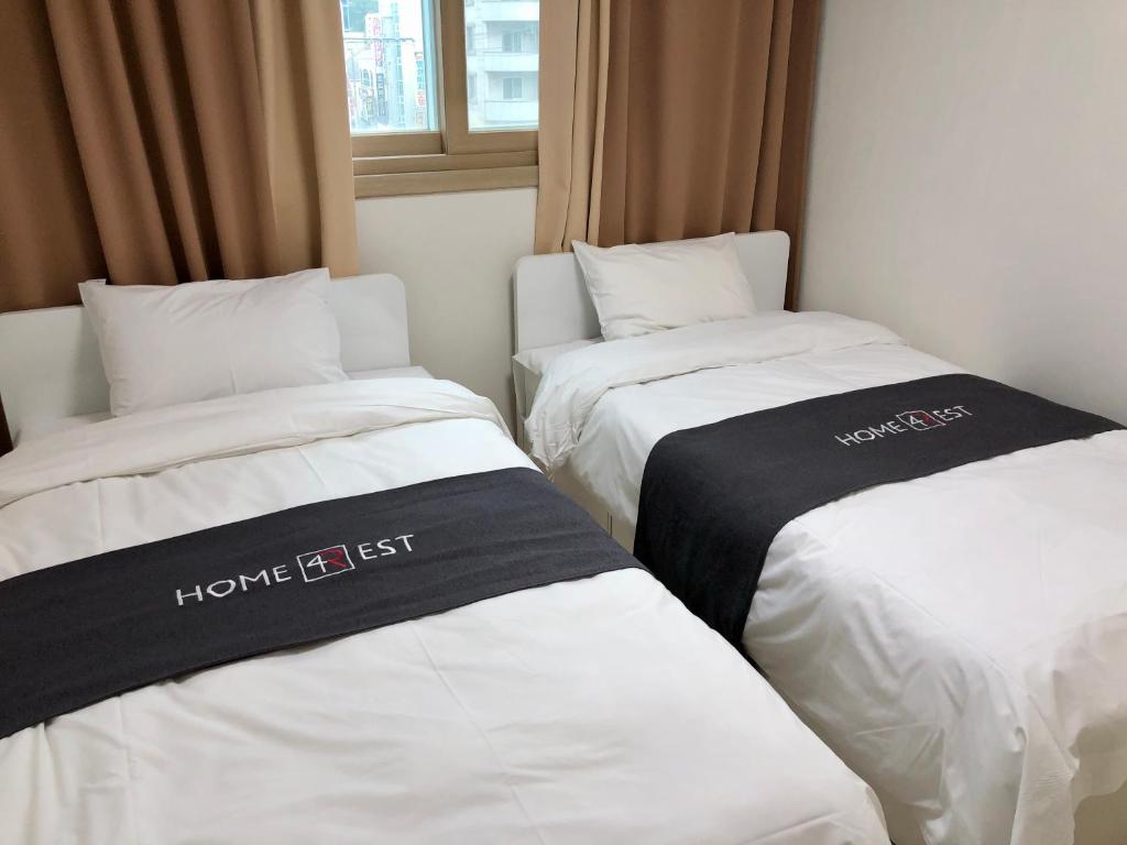 Postel nebo postele na pokoji v ubytování JS Residence Hotel Okpo