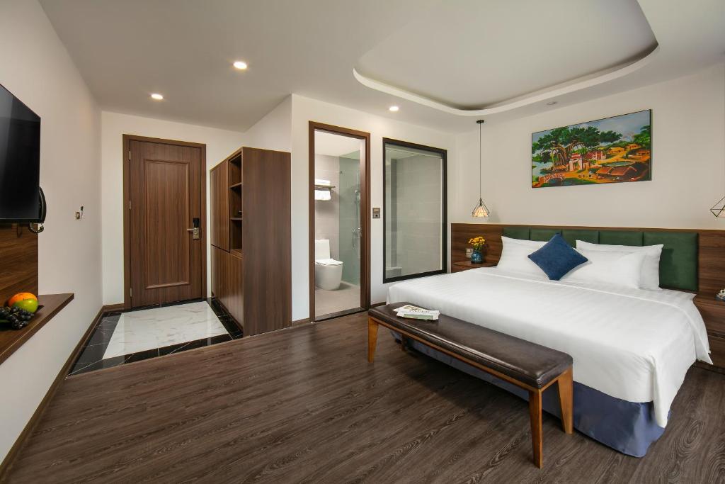 Postel nebo postele na pokoji v ubytování Hanoi Vacanza Premier Hotel