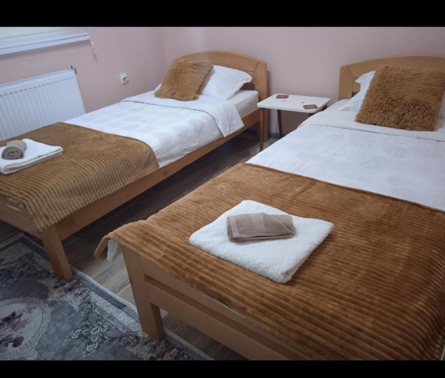 Postel nebo postele na pokoji v ubytování Apartman i sobe Milica Vrnjacka Banja