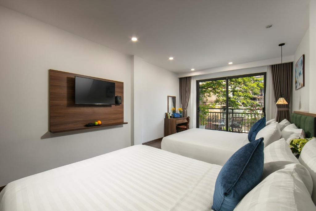 Postel nebo postele na pokoji v ubytování Hanoi Vacanza Premier Hotel