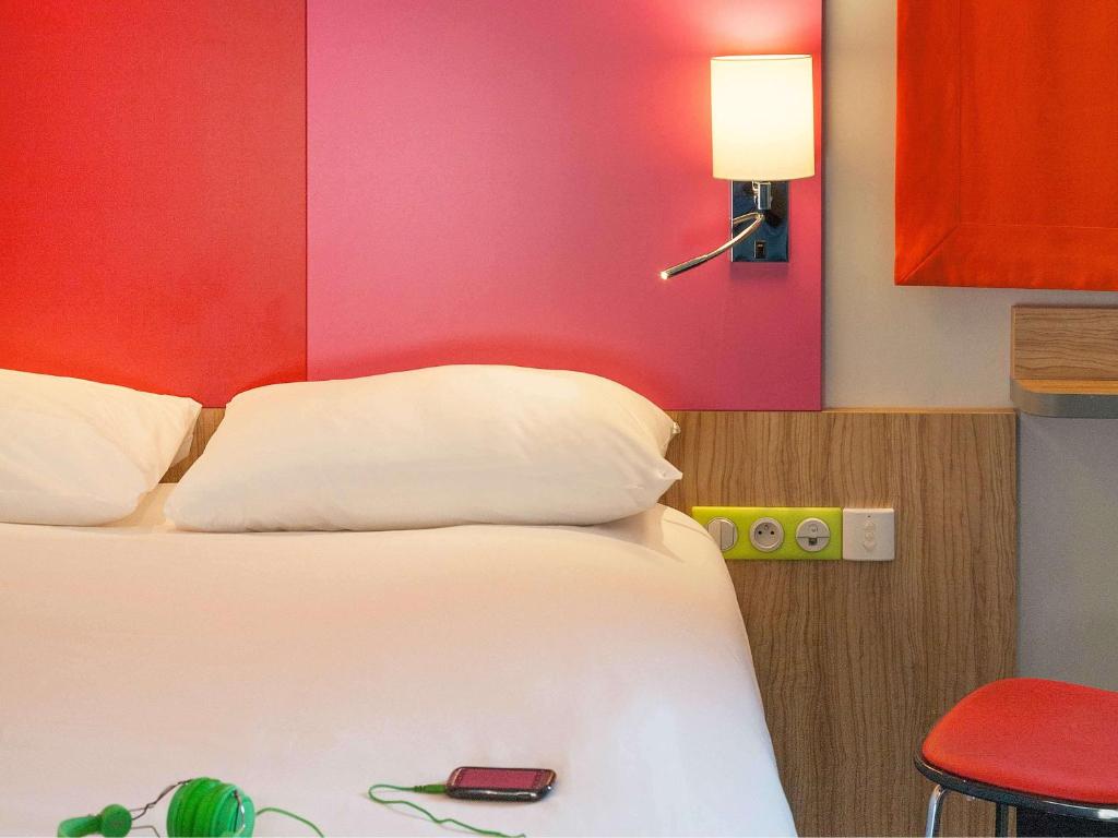 Postel nebo postele na pokoji v ubytování ibis Styles Romans-Valence Gare TGV