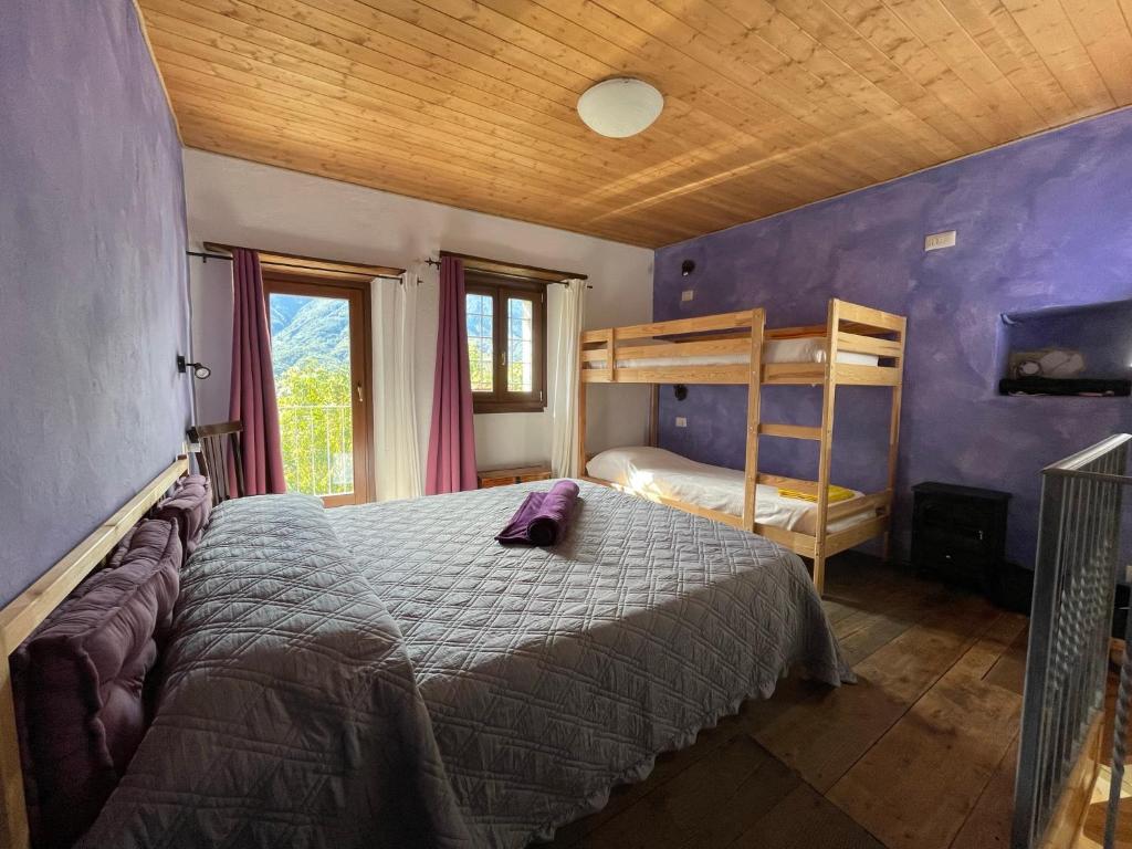 a bedroom with a bed and a bunk bed at CASAVERDERELAX in Domodossola