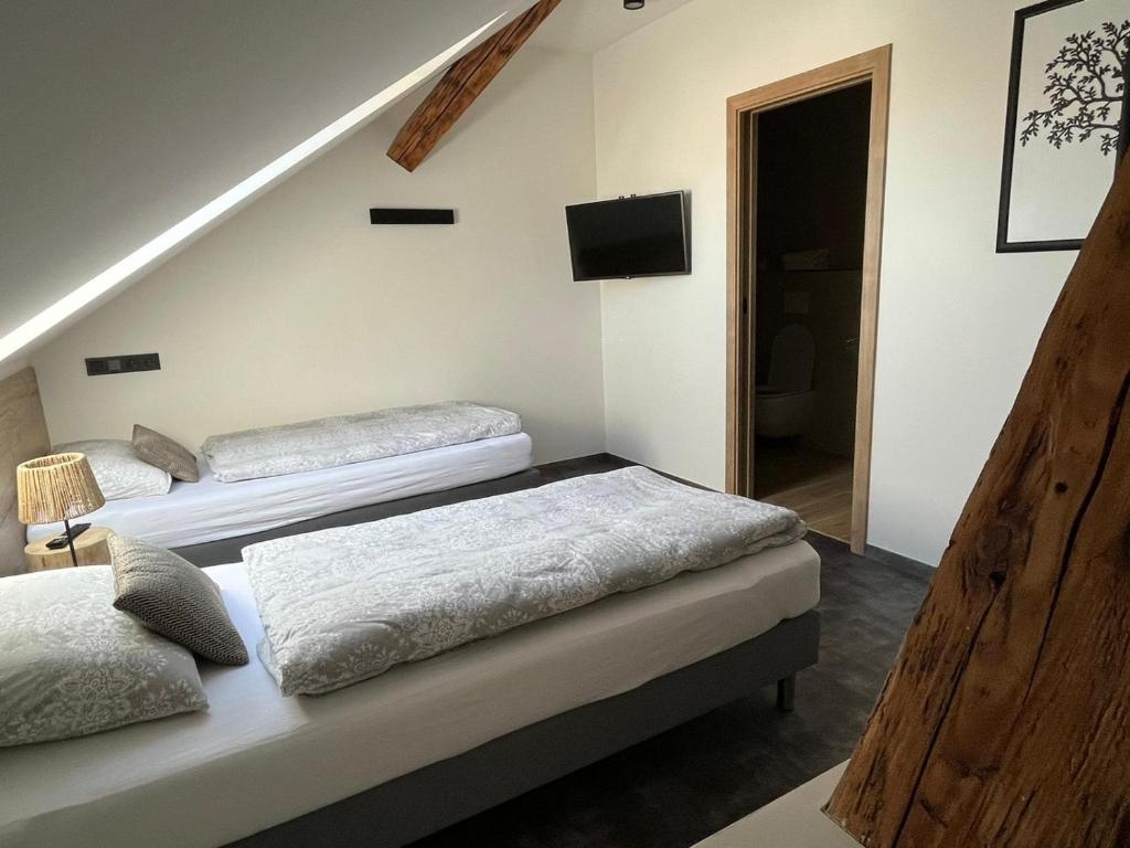 Postel nebo postele na pokoji v ubytování Penzion a Restaurace ZÁMECKÁ VRÁTNICA