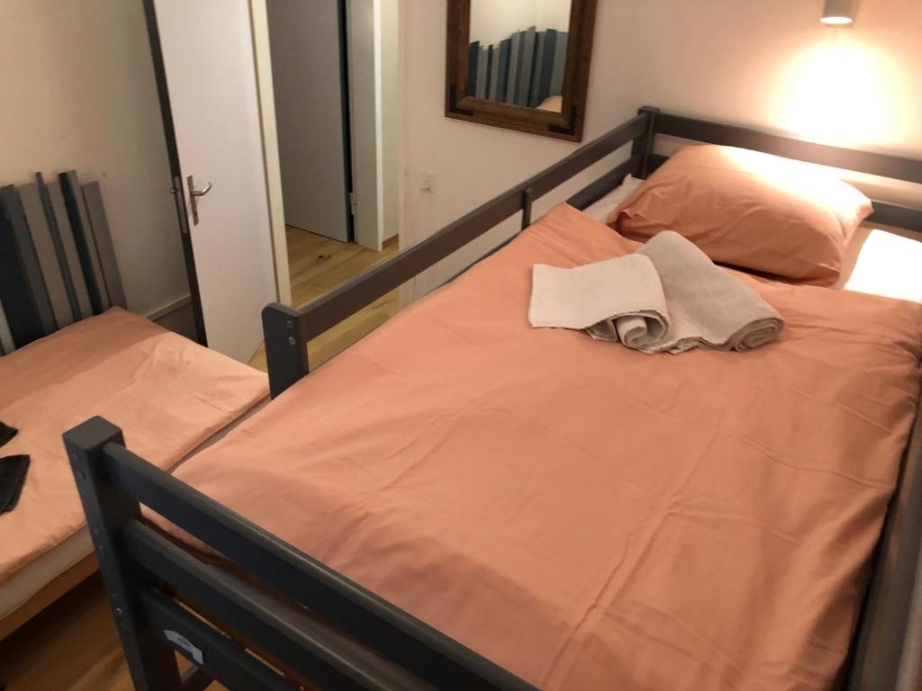 Voodi või voodid majutusasutuse Nice Apartment private host Engelberg toas