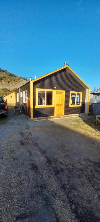 Το κτήριο όπου στεγάζεται  η παραθεριστική κατοικία