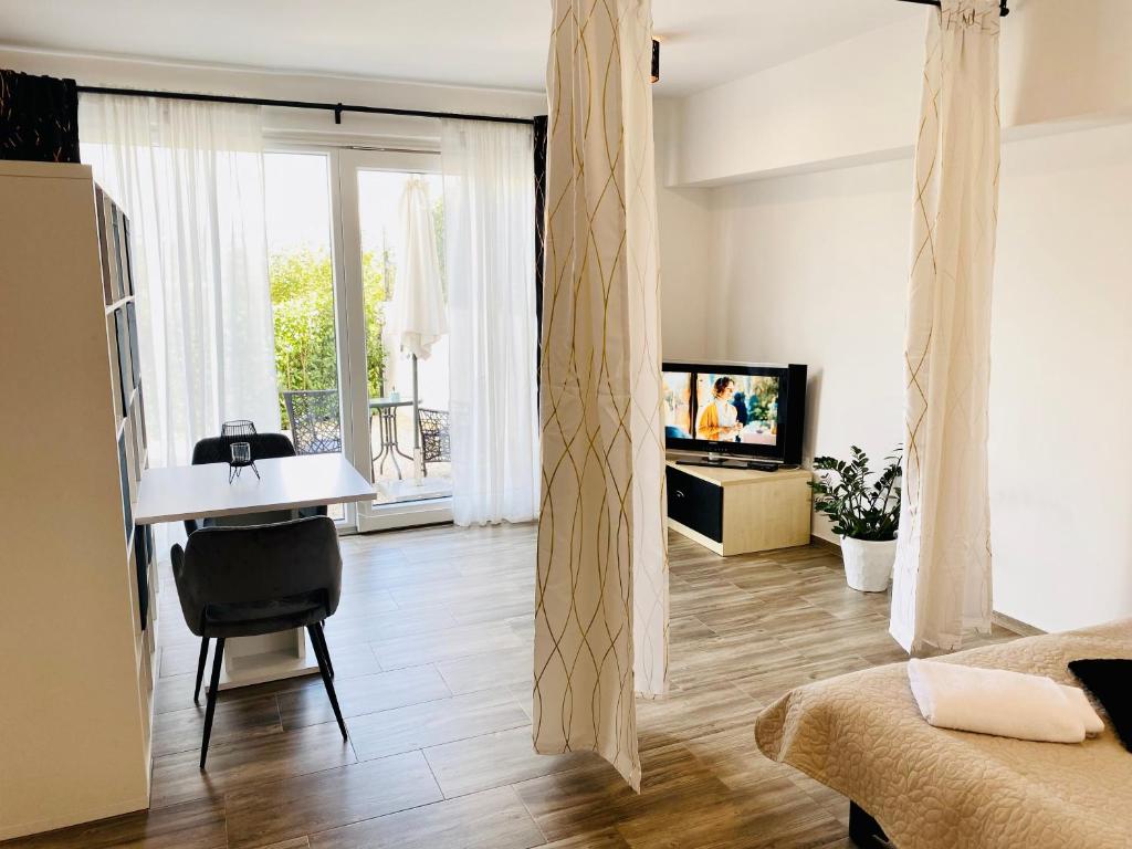 Televízia a/alebo spoločenská miestnosť v ubytovaní Studio for2 in Opatija