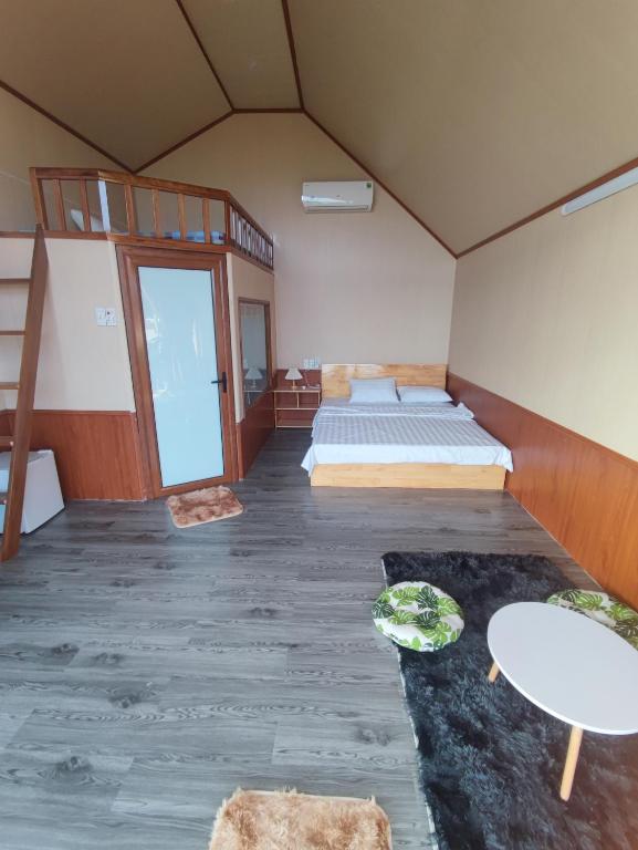 Postel nebo postele na pokoji v ubytování Flourish Homestay