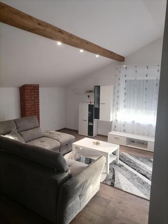 Posedenie v ubytovaní Ala da-apartman sa bazenom