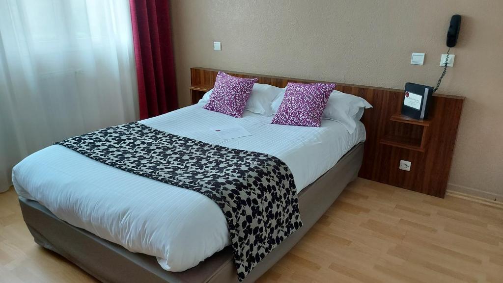 Postel nebo postele na pokoji v ubytování Hôtel Brun