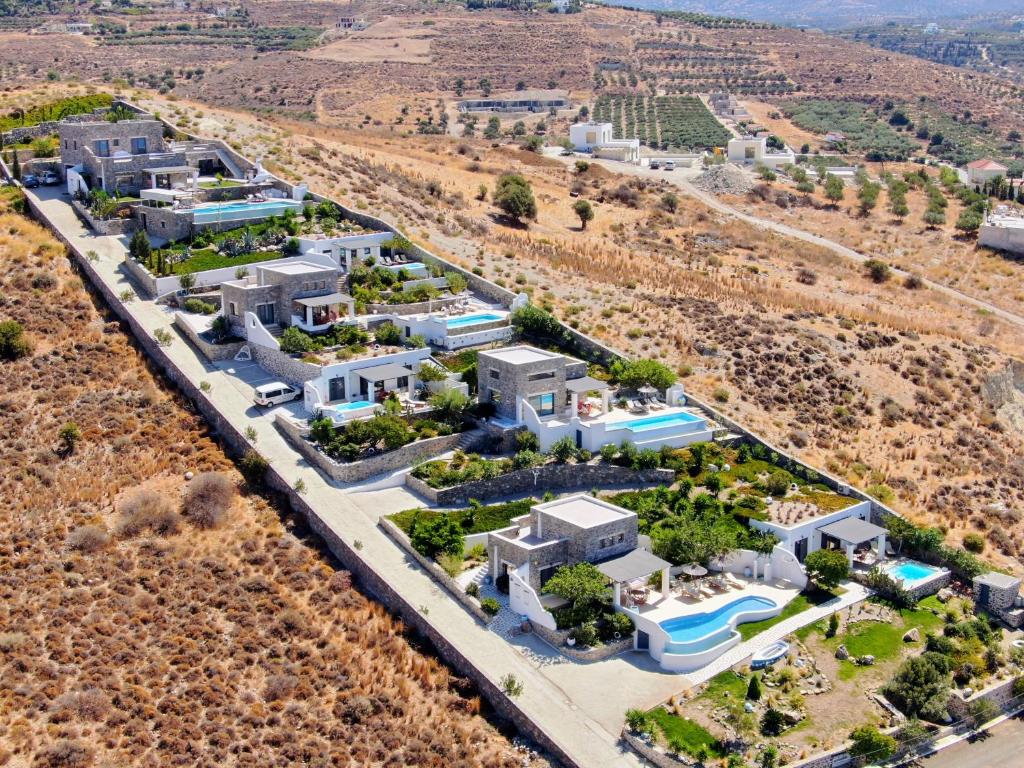 Bazén v ubytování Stelani Villas & Suites nebo v jeho okolí