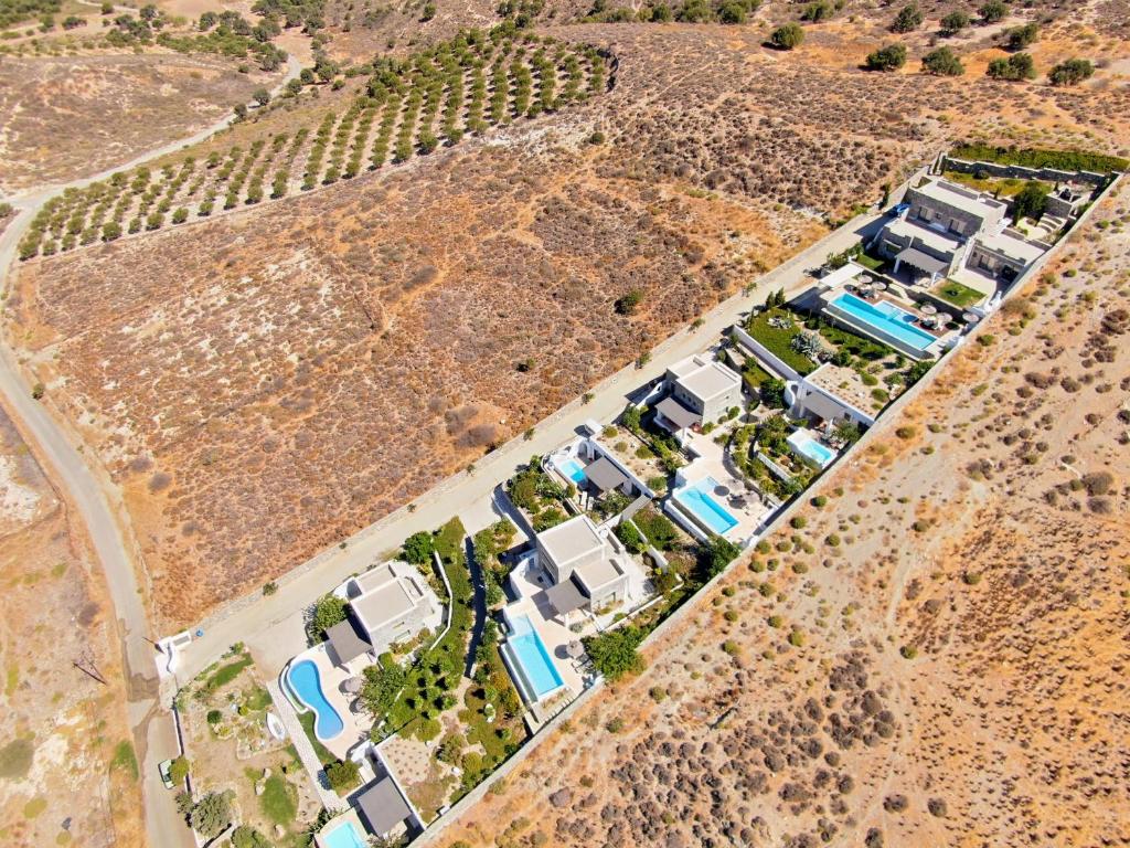 Bazén v ubytování Stelani Villas & Suites nebo v jeho okolí