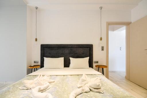 Zinozis Beach Apartments - 8