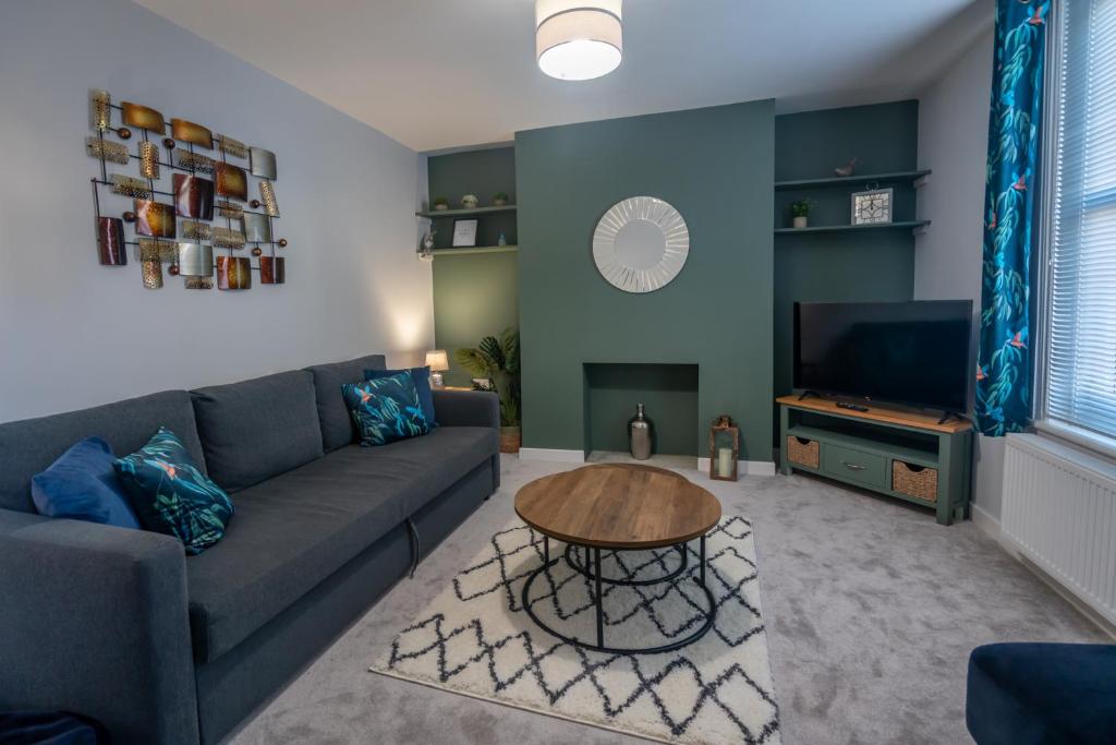 The Faustus - 3 Bedroom House in Canterbury City