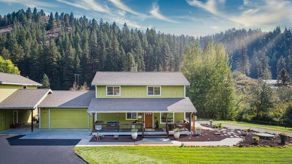 WANDER INN, 4 Bedroom 2 Bath, 5 Min to Downtown, Custom Home - Housity