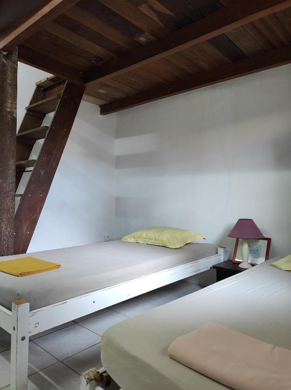 Un pat sau paturi într-o cameră la Tikoté Chwit point 0