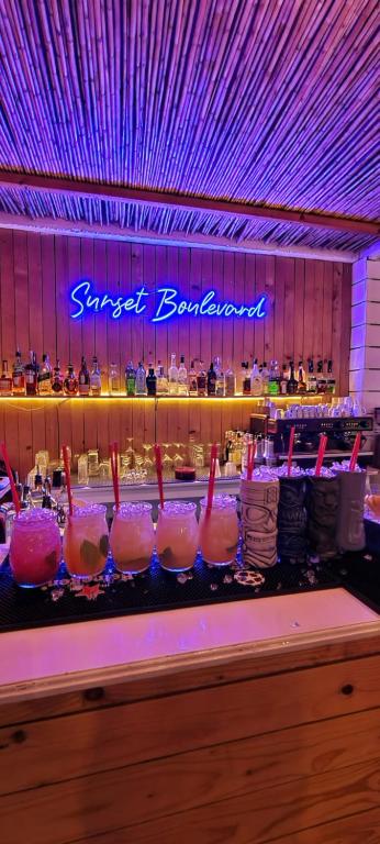 Fotografie z fotogalerie ubytování Sunset Boulevard Hotel v destinaci Qëparo