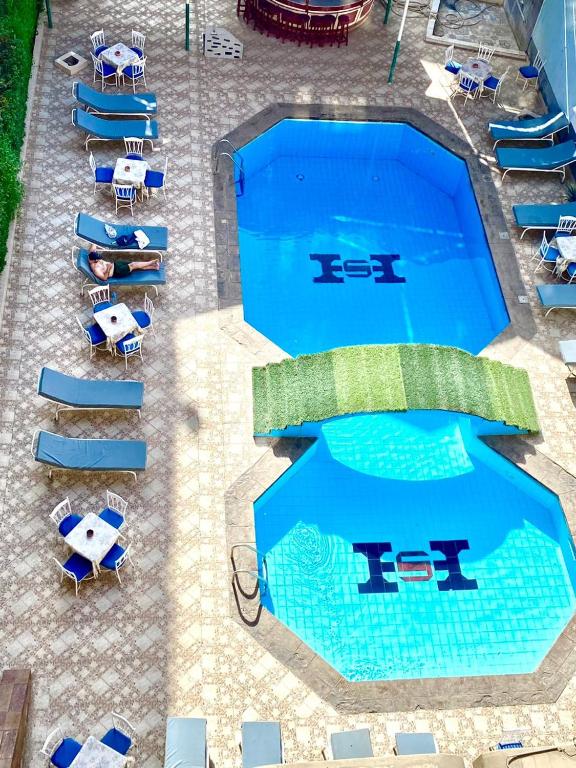 Bazén v ubytování Shady Hotel Luxor nebo v jeho okolí