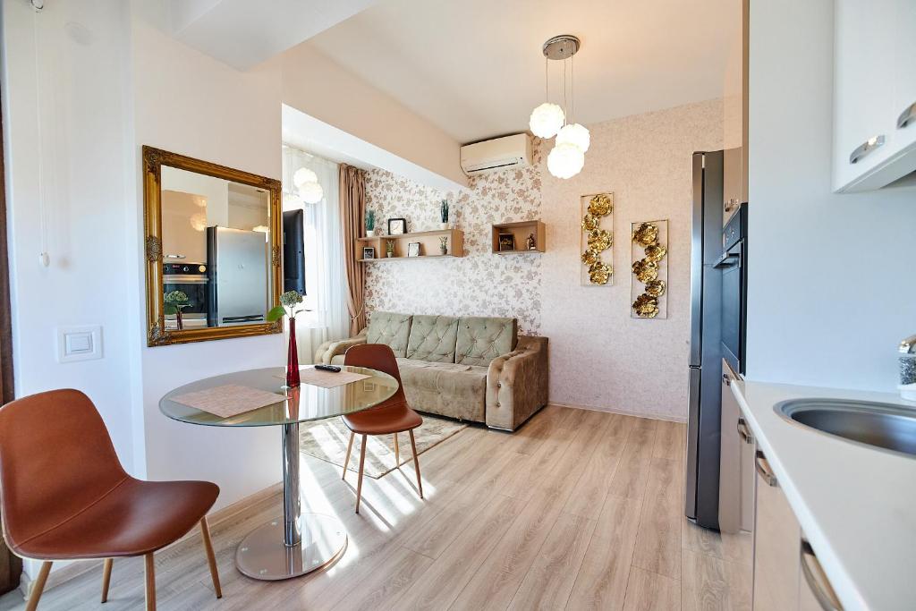 CityLife Apartments - One-Bedroom Apartment