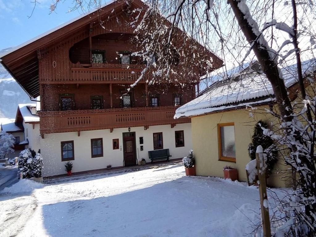 Apartment in Top Location in Fügen with Balcony v zime