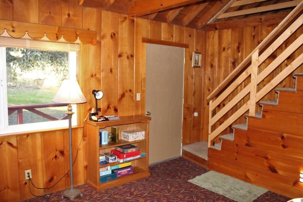 Rustic Chapparal Cabin at Bass Lake Heights - Casa De Dois Quartos