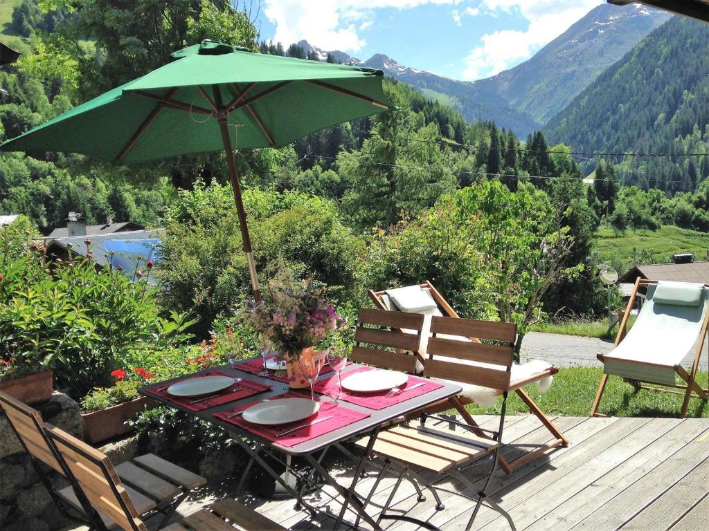 Photo de la galerie de l'établissement Confortable T2 à Arêches-Beaufort, 3-4 pers., terrasse, parking, proche commerces et navette ski - FR-1-342-285, à Beaufort