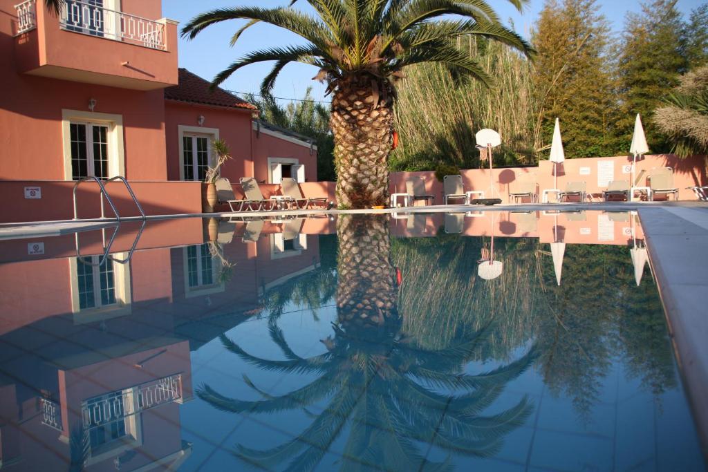 Bazén v ubytování Joy Hotel nebo v jeho okolí