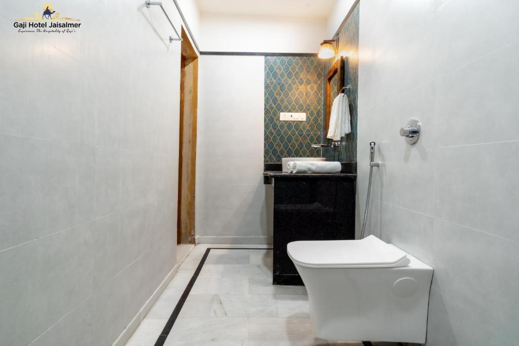 Kopalnica v nastanitvi Gaji Hotel Jaisalmer