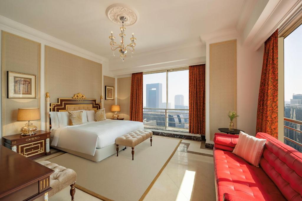 Ein Bett oder Betten in einem Zimmer der Unterkunft Dusit Hotel & Suites - Doha