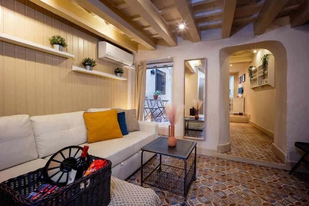 Lovely Coquette loft, heart of cuitat vella El Carmen ...