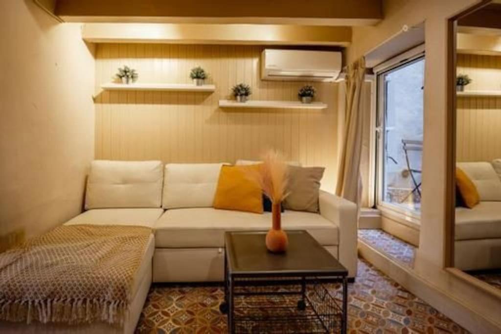 Lovely Coquette loft, heart of cuitat vella El Carmen ...