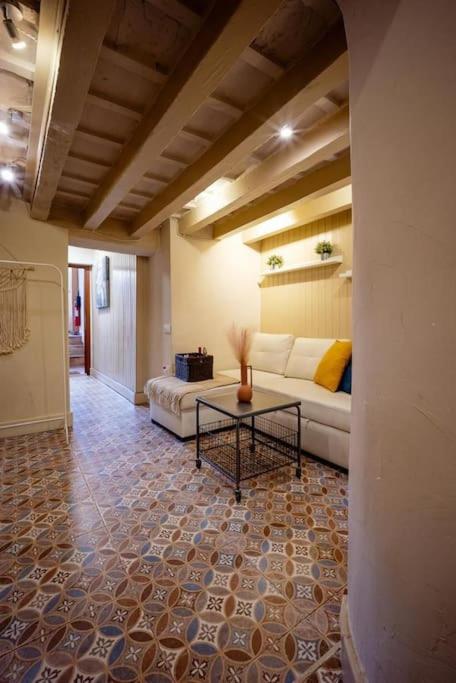 Lovely Coquette loft, heart of cuitat vella El Carmen ...