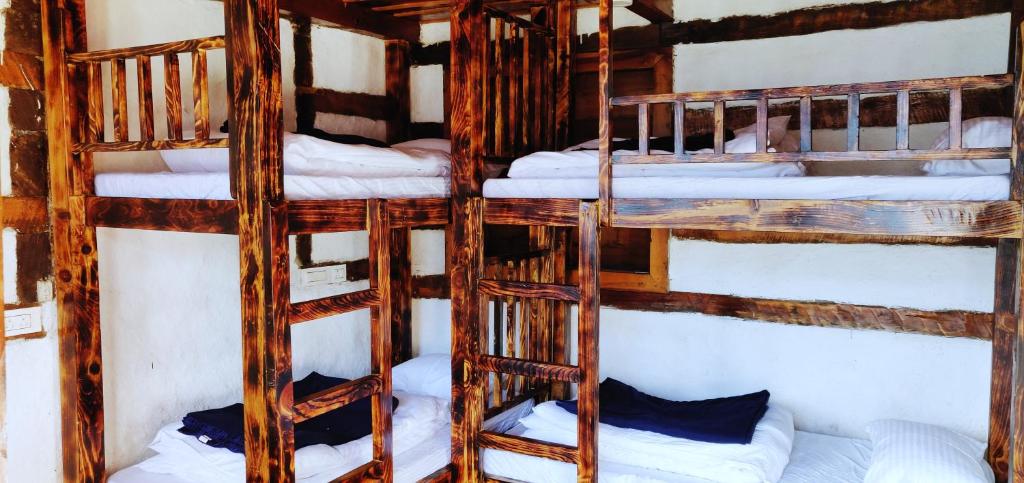 Postel nebo postele na pokoji v ubytování Parvatis Lap Luxury Hostel & Camps