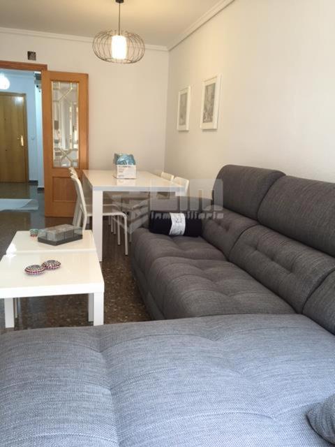 A seating area at UIM Mediterraneo Claveles Wifi