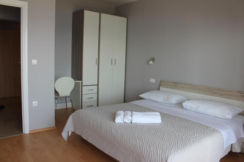 Posteľ alebo postele v izbe v ubytovaní Beachside Apartments Znjan